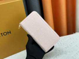 Picture of Louis Vuitton Wallets _SKUfw238075014fw